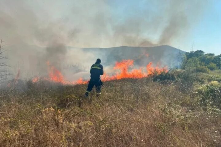 Više požara na otvorenom u ŽZH, najveći u Kongori